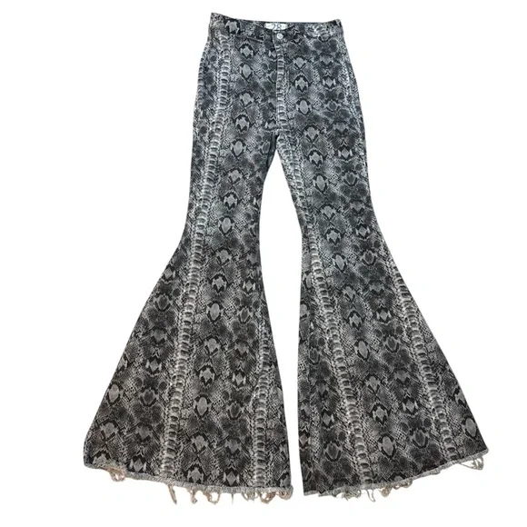 We The Free Just Float On High Rise Flare Jeans Snake Print Sz 28 Like New - Picture 5 of 10